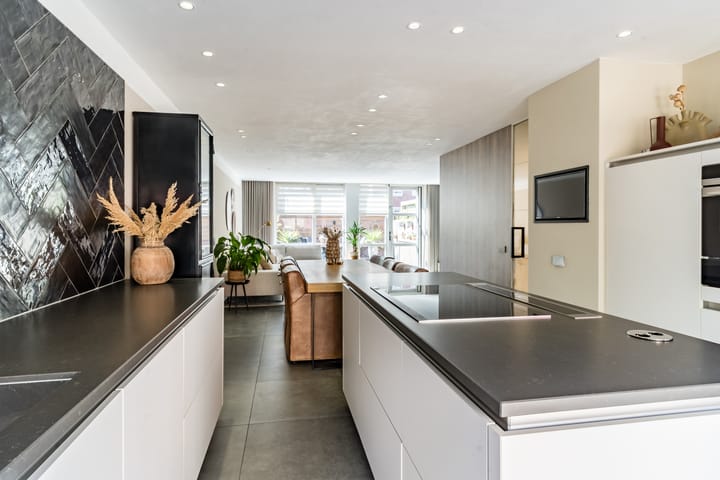 Foto 11 van Warmoesstraat 9