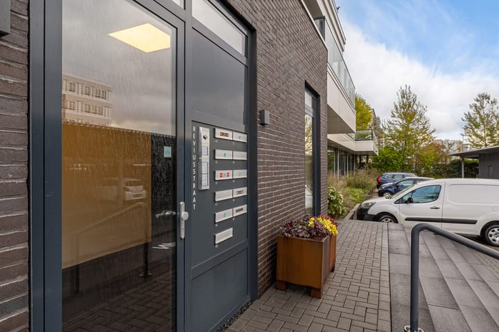 Foto 31 van Reviusstraat 57