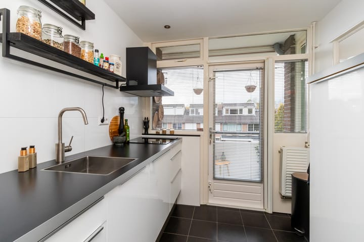 Photo 12 of Burgemeester Jur. Visserlaan 32