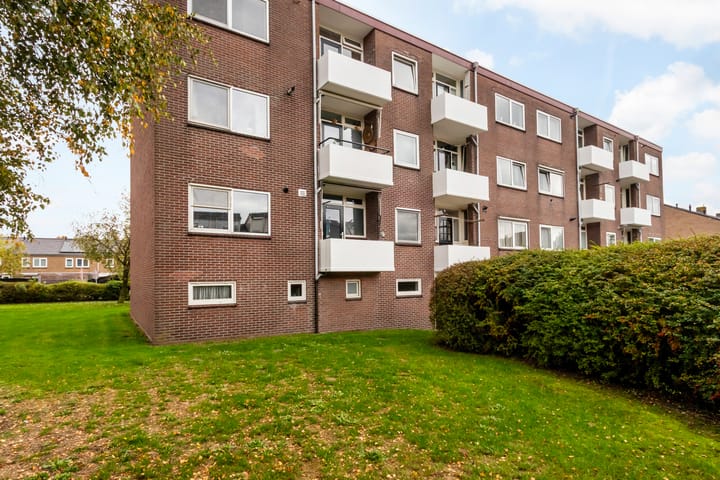 Photo 18 of Burgemeester Jur. Visserlaan 32