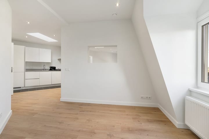 Photo 8 of Van Speijkstraat 179-4