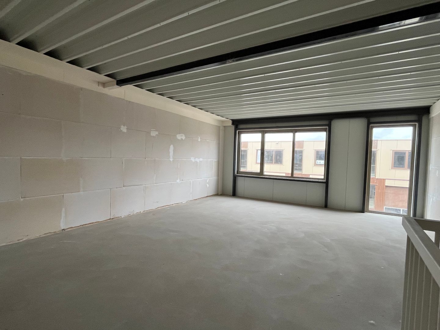 View photo 3 of Overvliet 155