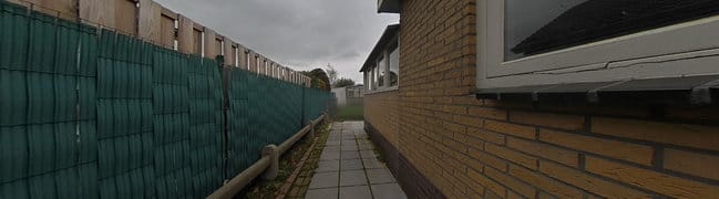 Pad zijkant woning