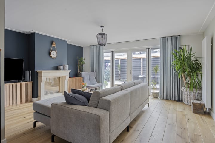 Photo 2 of Arndt van Buerenstraat 2-A