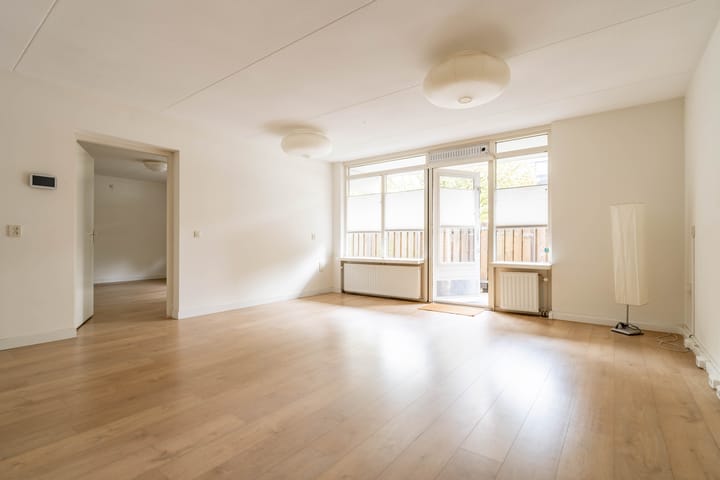 Photo 6 of Huzarenstraat 31