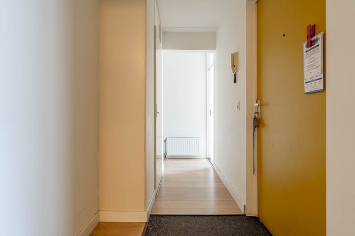 Photo 9 of Huzarenstraat 31