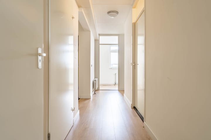 Photo 14 of Huzarenstraat 31