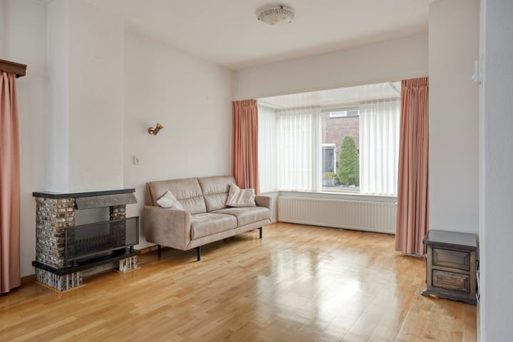 Foto 12 van Fintstraat 5