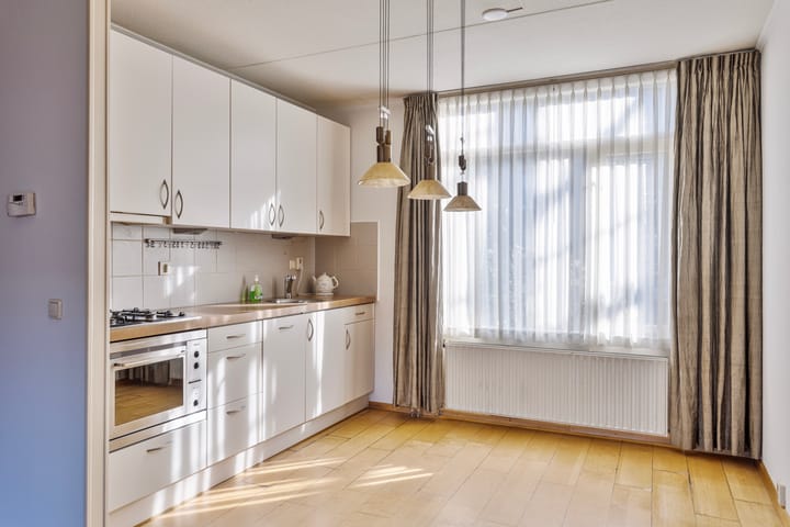 Photo 3 of Julianastraat 13