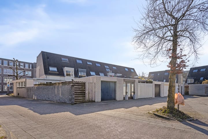 Photo 37 of Julianastraat 13