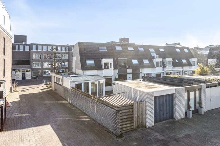 Photo 38 of Julianastraat 13