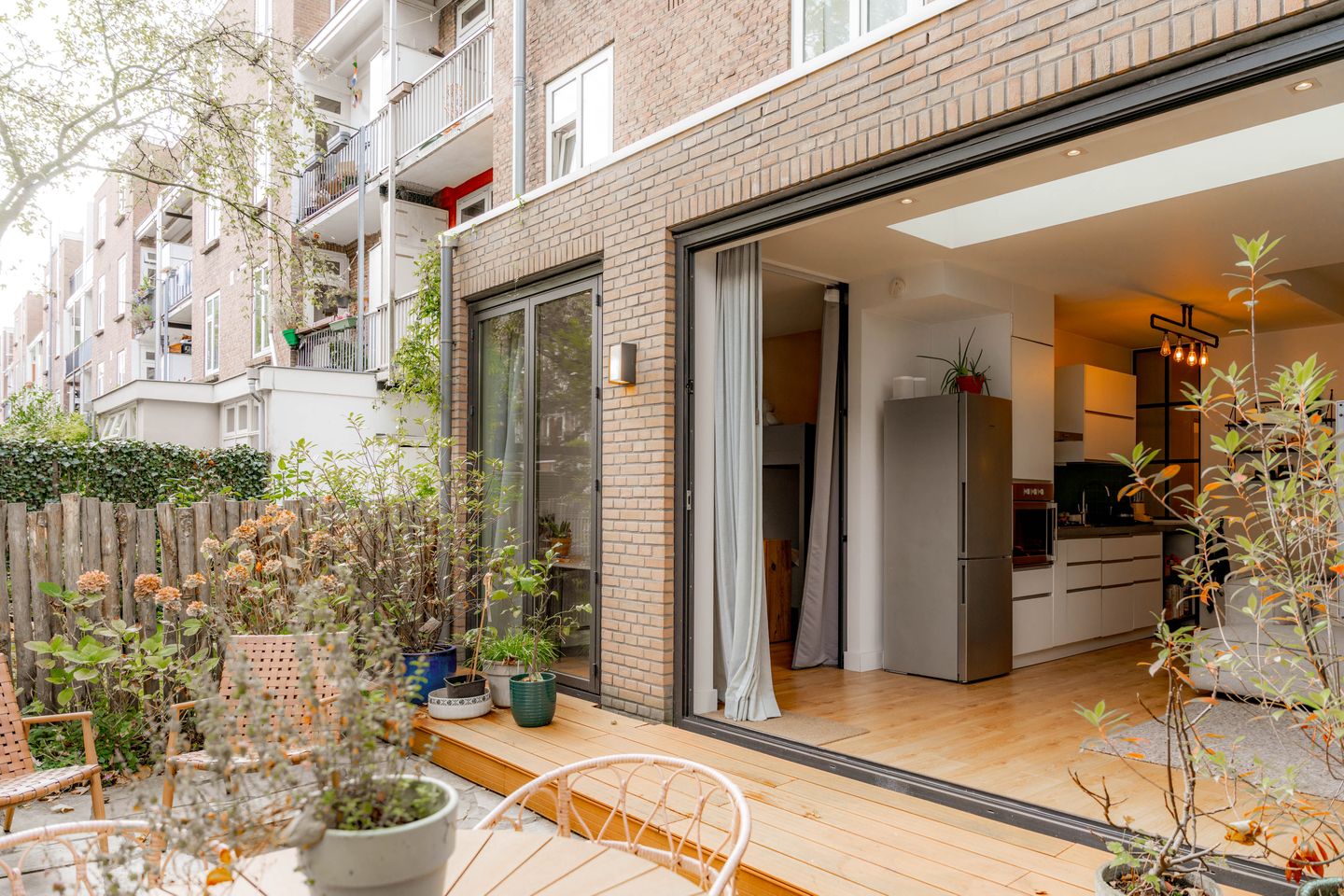 Foto 29 van Paramaribostraat 142