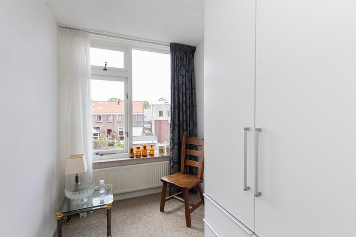 Foto 19 van A.J. van Reststraat 18