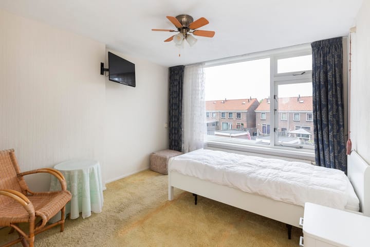 Foto 16 van A.J. van Reststraat 18