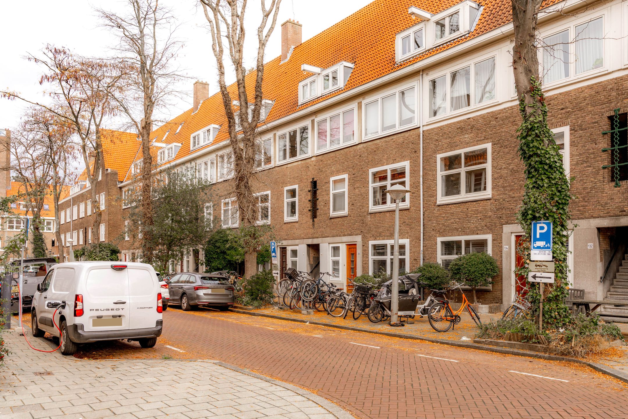 Foto 54 van Paramaribostraat 142