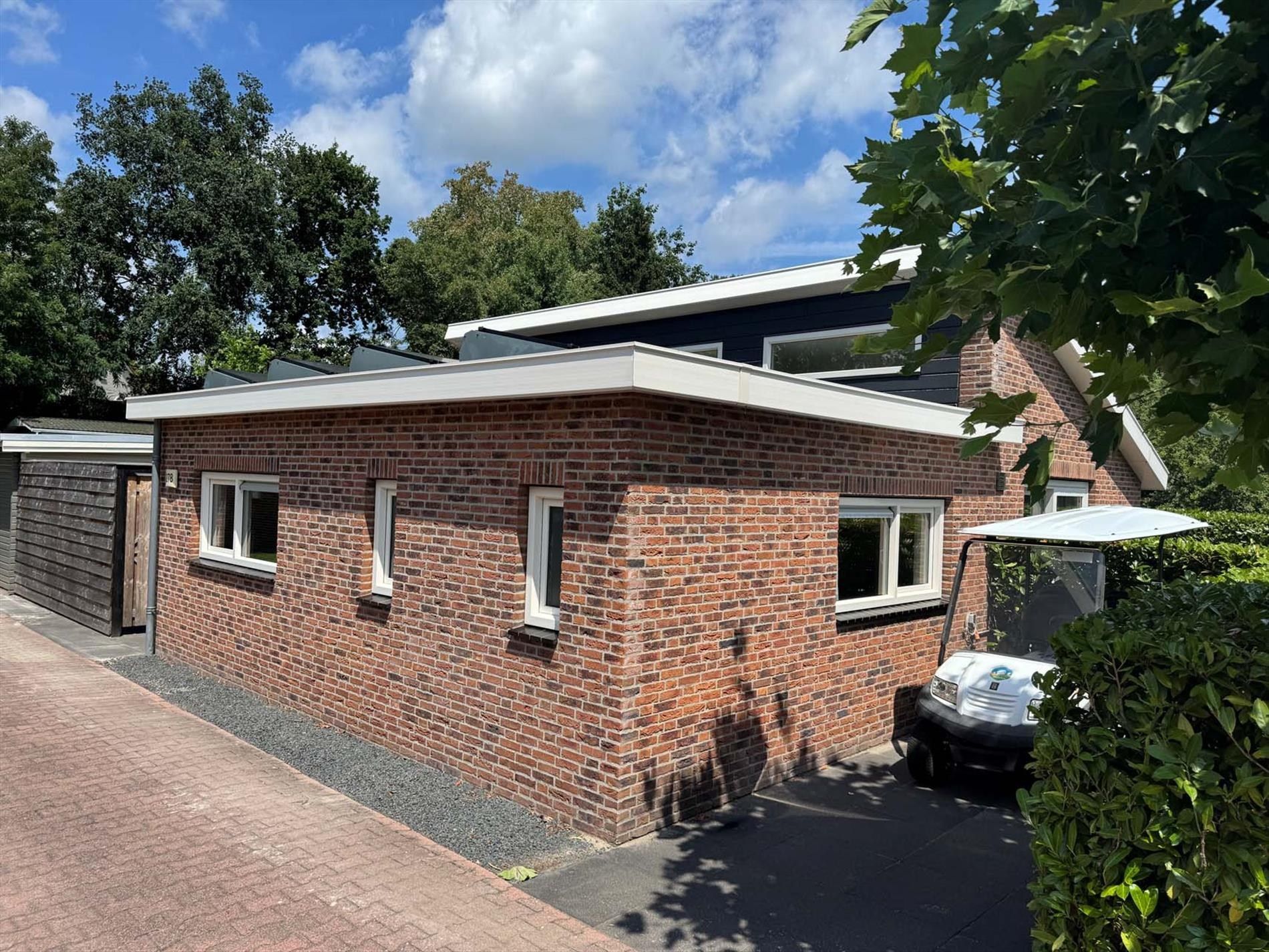2-bedroom freehold villa in Arcen — photo 1 of 5
