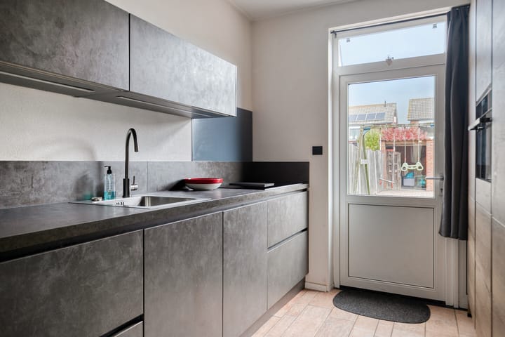 Photo 11 of President Rooseveltstraat 28