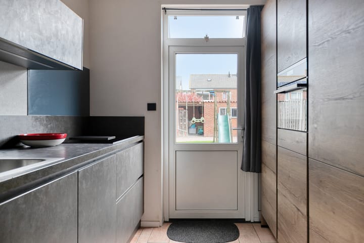 Photo 12 of President Rooseveltstraat 28