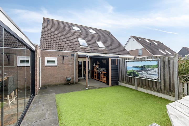 Photo 2 of Wielewaalhof 83