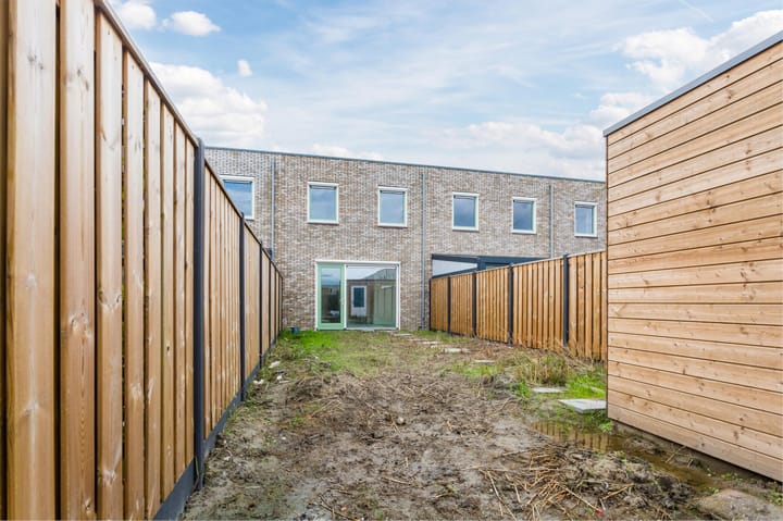 Foto 31 van Willem Albert Wagenaarpad 140