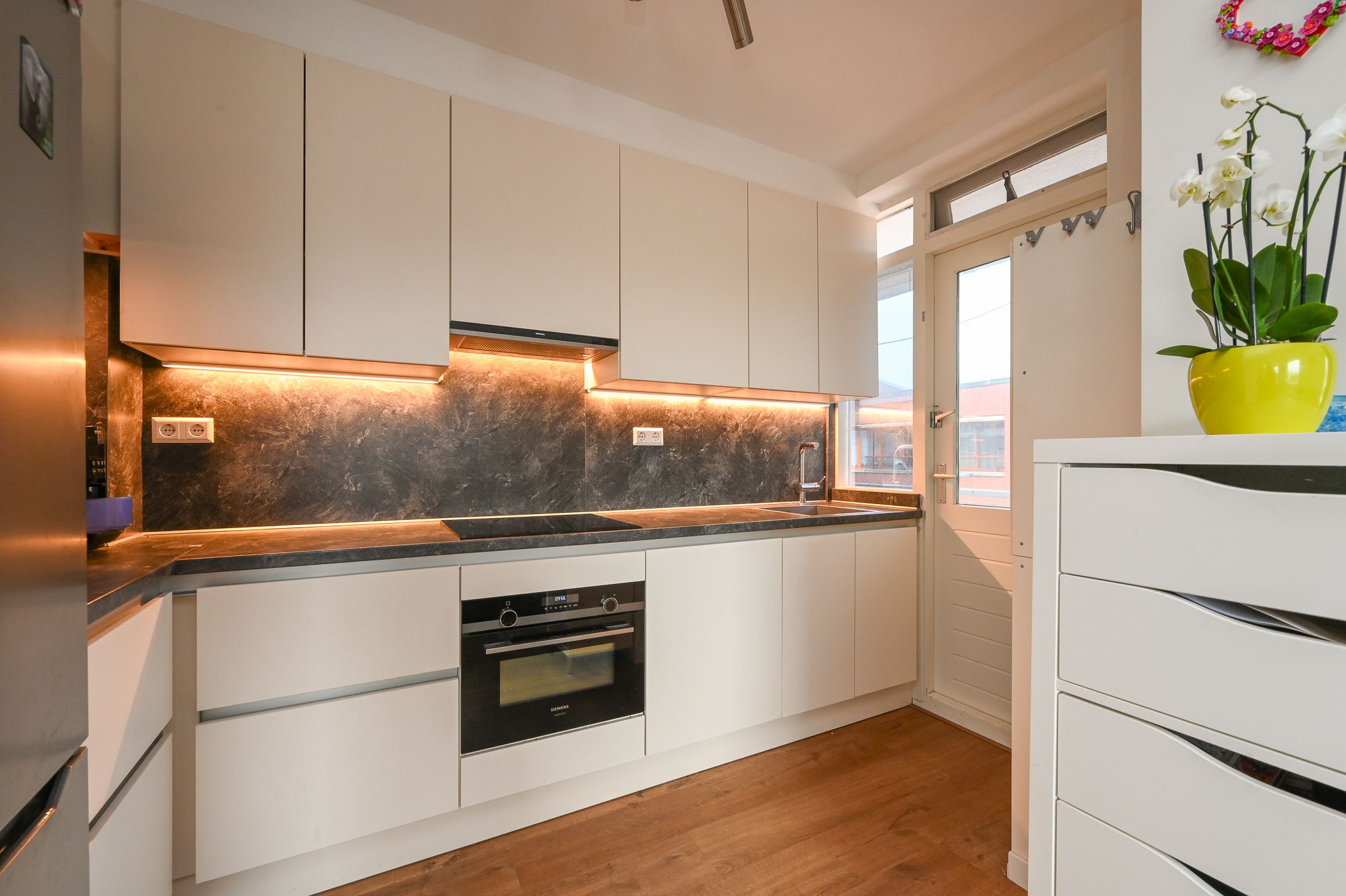 Photo 21 of Damstraat 42