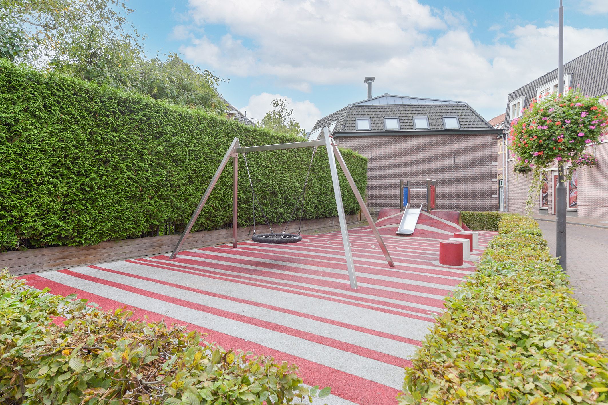 Photo 39 of Damstraat 42