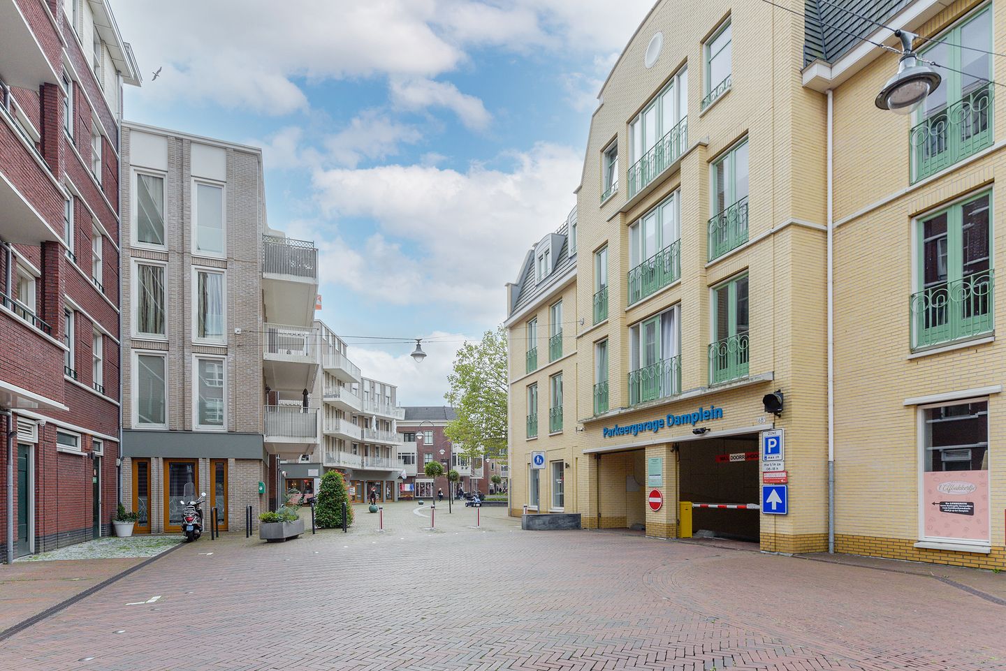 Photo 40 of Damstraat 42