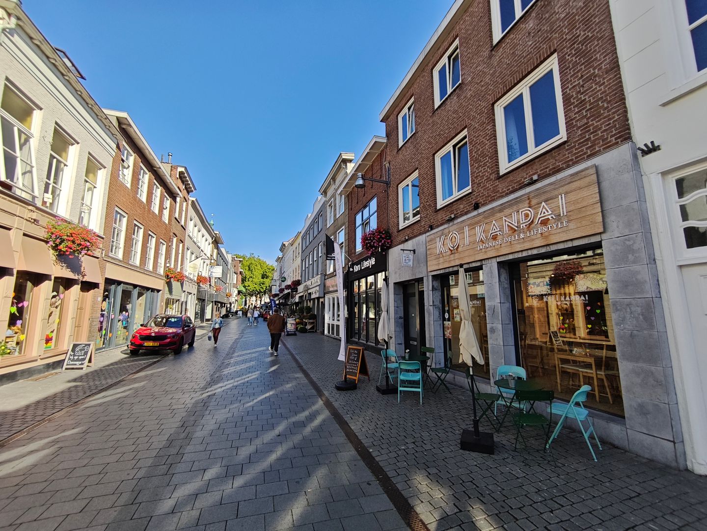 View photo 2 of Halstraat 25