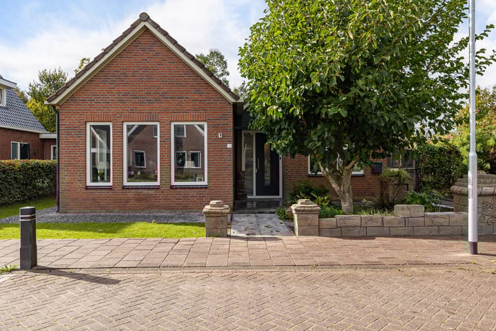 Foto 40 van Raiffeisenstraat 25