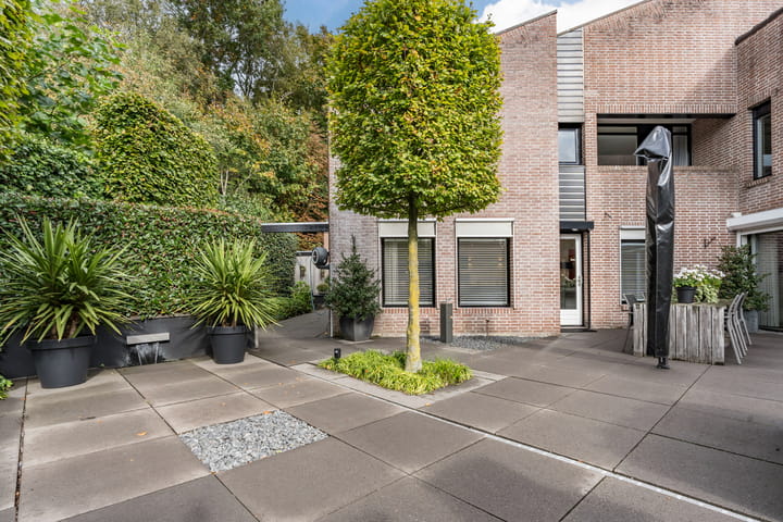 Photo 2 of van Limburg Stirumstraat 4