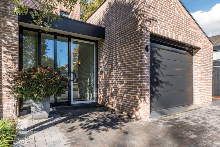 Photo 3 of van Limburg Stirumstraat 4