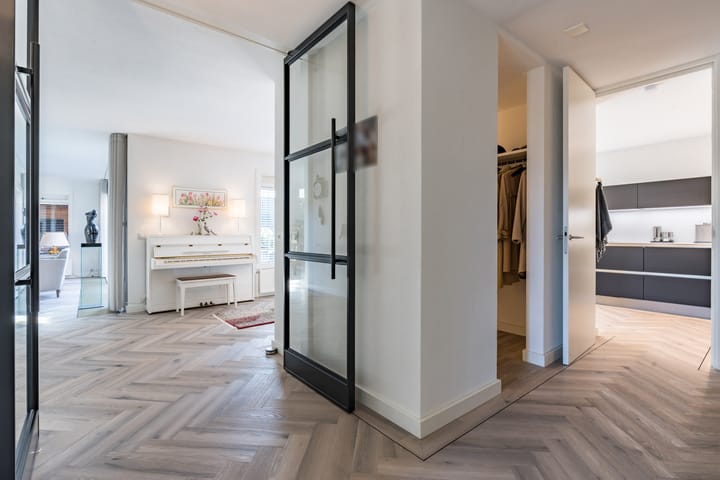 Photo 6 of van Limburg Stirumstraat 4