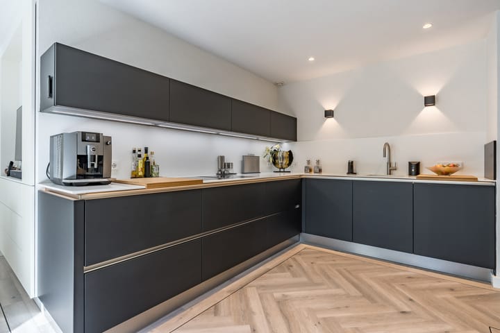 Photo 8 of van Limburg Stirumstraat 4