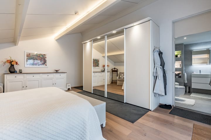 Photo 17 of van Limburg Stirumstraat 4