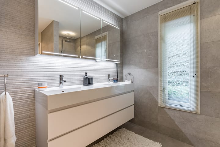 Photo 18 of van Limburg Stirumstraat 4