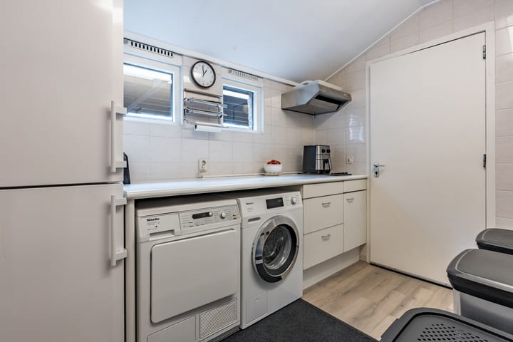 Photo 20 of van Limburg Stirumstraat 4