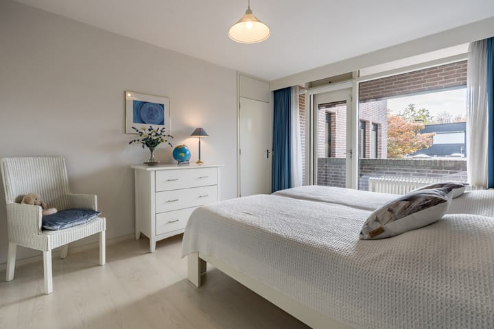 Photo 21 of van Limburg Stirumstraat 4