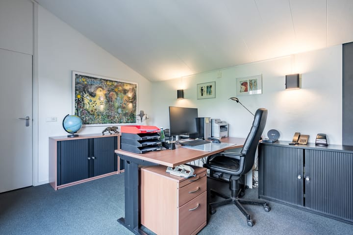 Photo 23 of van Limburg Stirumstraat 4