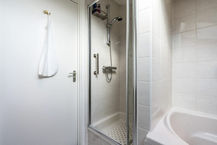 Photo 26 of van Limburg Stirumstraat 4