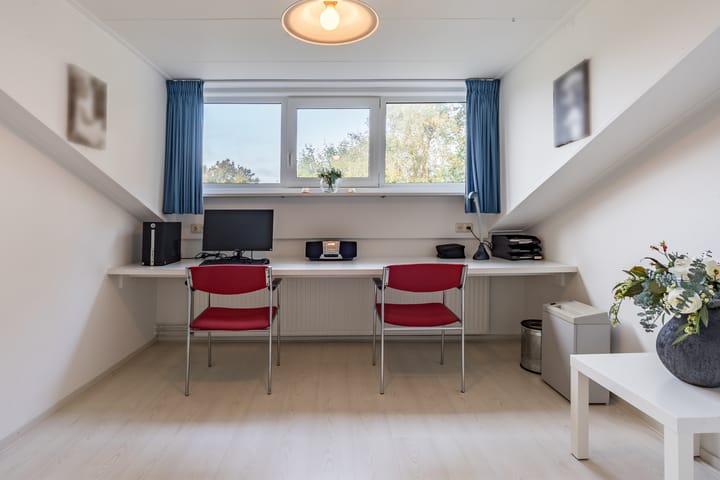 Photo 28 of van Limburg Stirumstraat 4