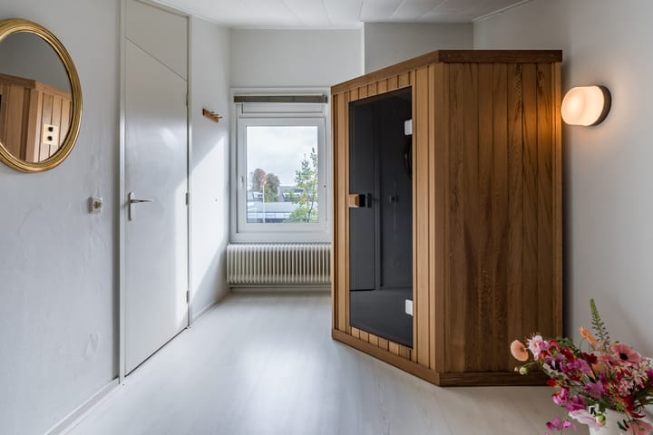 Photo 30 of van Limburg Stirumstraat 4