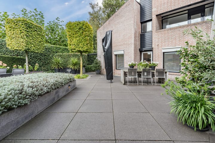 Photo 35 of van Limburg Stirumstraat 4