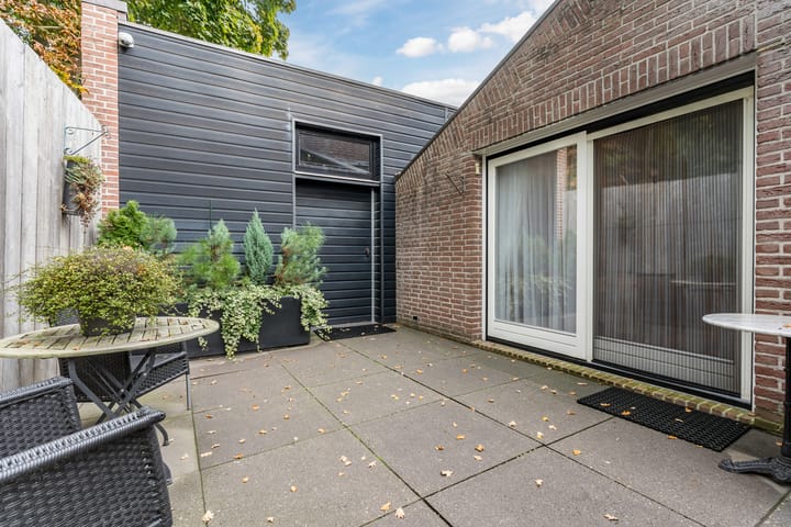 Photo 36 of van Limburg Stirumstraat 4