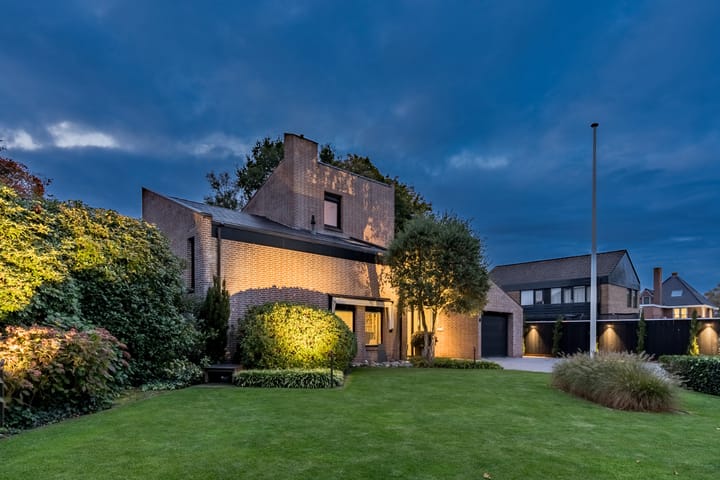 Photo 38 of van Limburg Stirumstraat 4