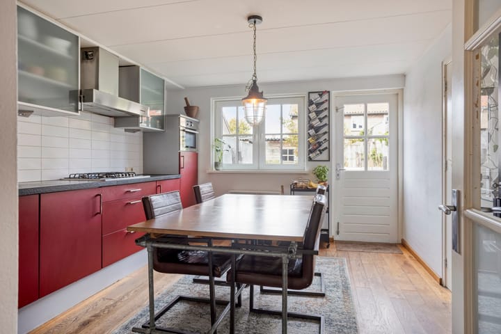 Photo 15 of Teugenaarsstraat 56