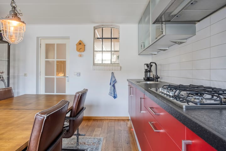 Photo 17 of Teugenaarsstraat 56