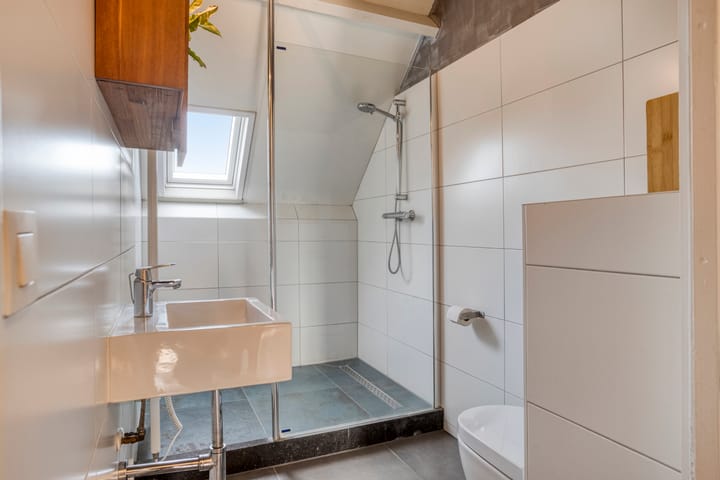 Photo 25 of Teugenaarsstraat 56