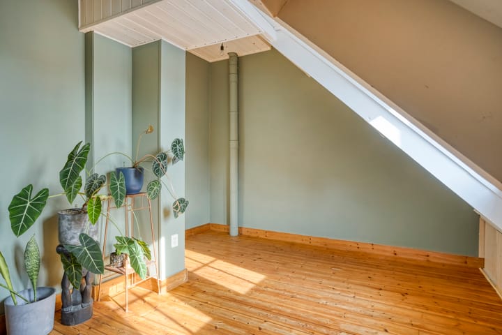 Photo 28 of Teugenaarsstraat 56