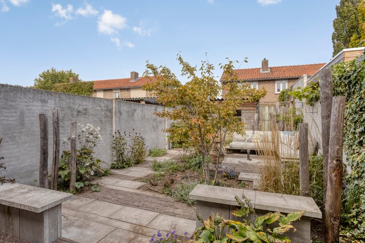 Photo 31 of Teugenaarsstraat 56