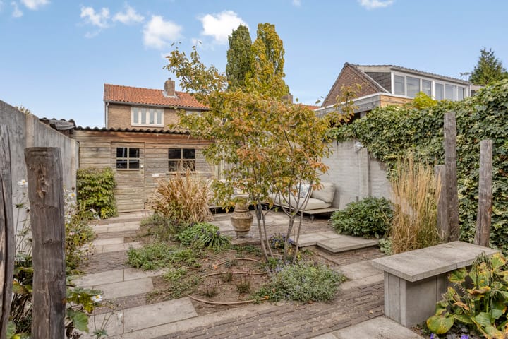 Photo 32 of Teugenaarsstraat 56